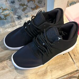 Boys Jordan first class size 7YOUTH